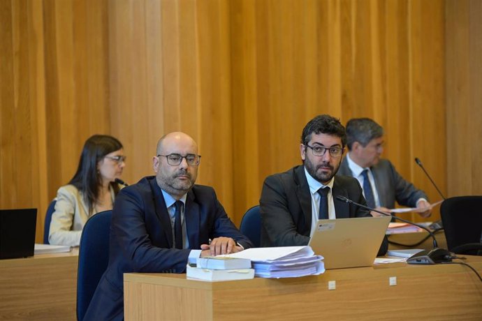 Asistentes sentados en la Audiencia Provincial de A Coruña para celebrar una vista por los bienes del Pazo de Meirás, a 30 de junio de 2022, en A Coruña, Galicia (España). Al finalizar la Guerra Civil, el pazo fue utilizado como residencia estival por F