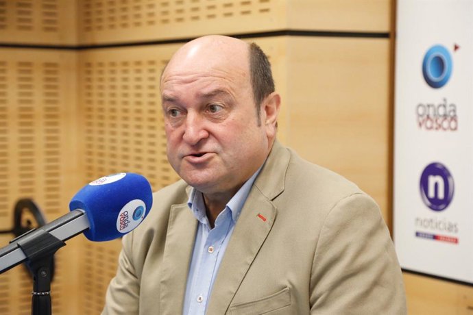 El presidente del EBB del PNV, Andoni Ortuzar, en una entrevista en Onda Vasca