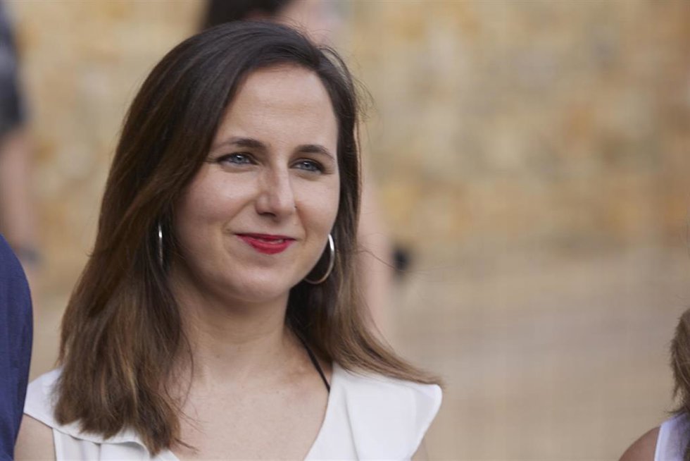 La ministra de Derechos Sociales y secretaria general de Podemos, Ione Belarra, durante el acto central de la campaña electoral de la coalición Por Andalucía en el Auditorio Los del Río en Dos Hermanas, a 14 de junio del 2022 en (Sevilla, Andalucía)