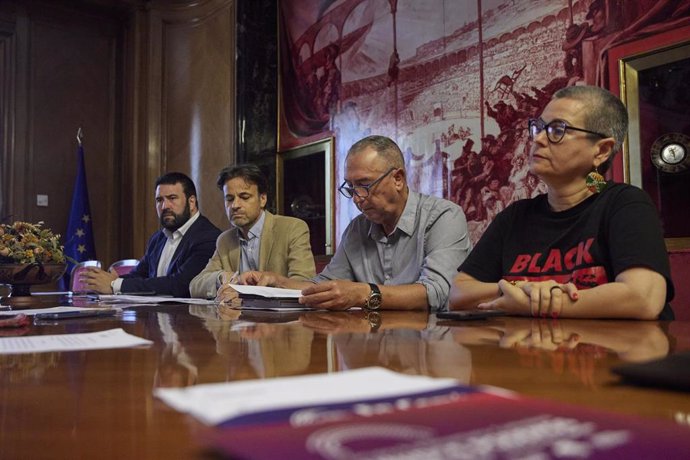 (I-D) El diputado de EH Bildu, Jon Iñarritu; el presidente de Unidas Podemos-En Comú Podem-Galicia Común, Jaume Asens; el portavoz de Compromís en el Congreso, Joan Baldoví; y la diputada de ERC, María Carvalho, durante la reunión