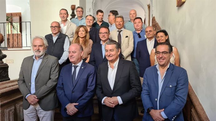 Reunión del viceconsejero de la Presidencia, Administración Pública e Interior, Antonio Sanz, con los jefes de servicio de Protección Civil de Andalucía en Antequera (Málaga).