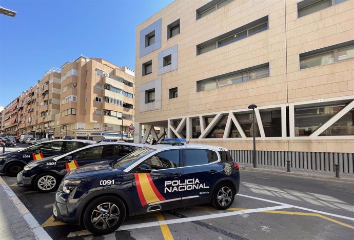 Archivo - Detenidos tres menores por apuñalar a otro tras una pelea por unas gafas de sol en un pub