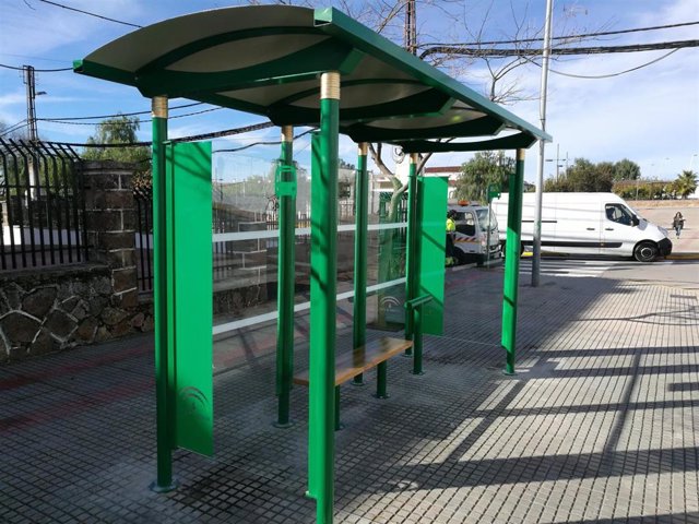 Archivo - Una parada de autobús del Consorcio de Transportes de Córdoba.
