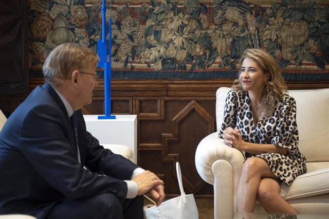 El presidente de la Generalitat, Ximo Puig, y la ministra de Transportes, Movilidad y Agenda Urbana, Raquel Sánchez, se reúnen en el Palau de la Generalitat