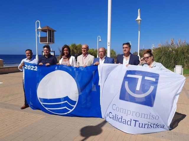 Islantilla, el enclave turístico compartido por Lepe e Isla Cristina, ha revalidado un año más la Bandera Azul para su playa.