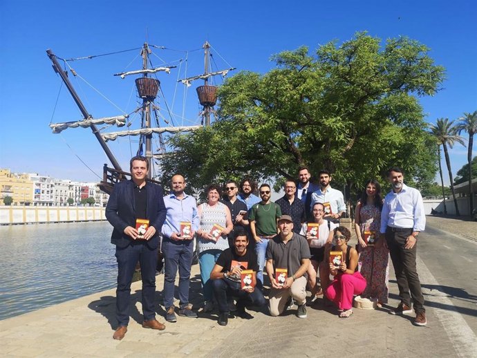 [Sevilla] Nota De Prensa Y Fotografía. Libro Relatos 1 Vuelta Al Mundo