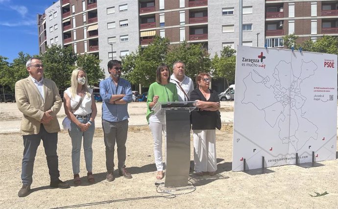 Los concejales socialistas durante la presentación del balance de los dos primeros meses de actividad de la página web 'Zaragoza es mucho más'.