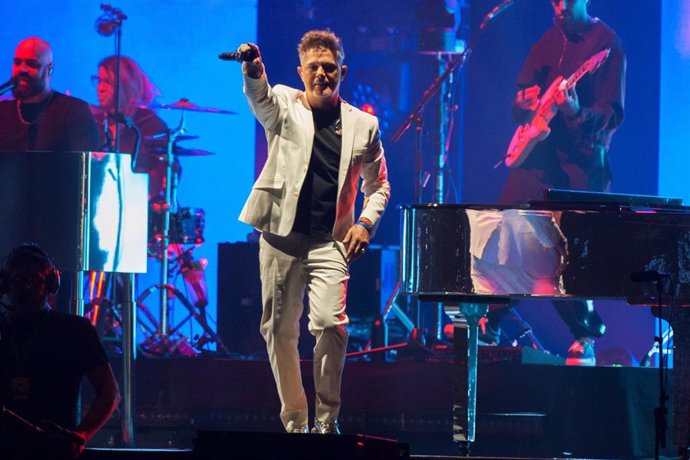 El cantante Alejandro Sanz durante un concierto en el Wanda Metropolitano, a 4 de junio de 2022, en Madrid (España).