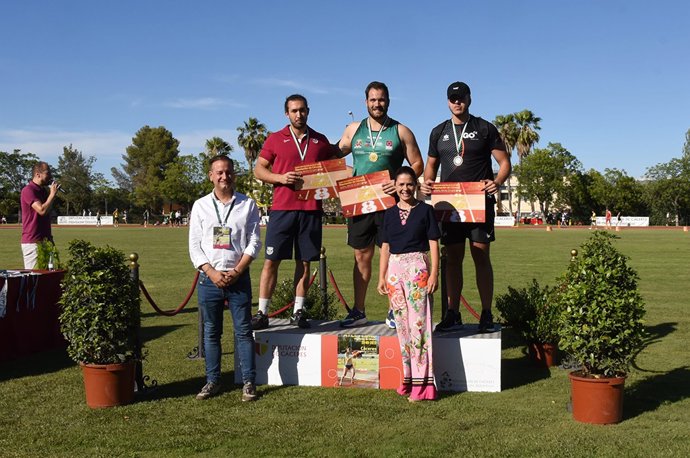 Podio de lanzamiento de martillo en el XXXIV Encuentro de Atletismo Diputación de Cáceres que se celebró en las instalaciones del complejo deportivo provincial El Cuartillo de Cáceres