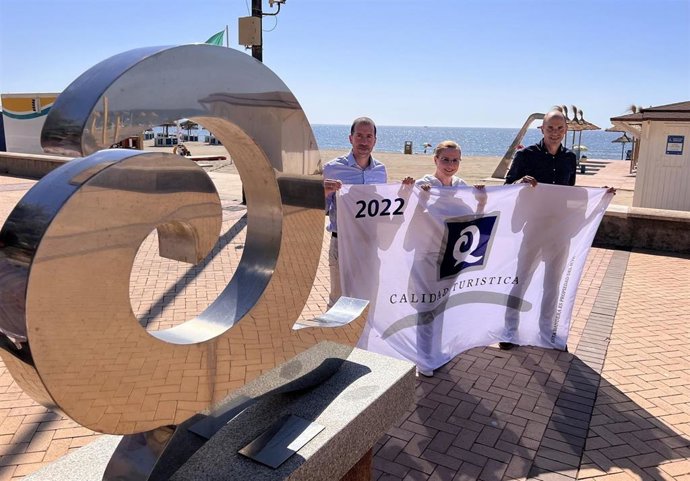 Fuengirola continúa por octavo año consecutivo con todo su litoral con banderas Q de calidad