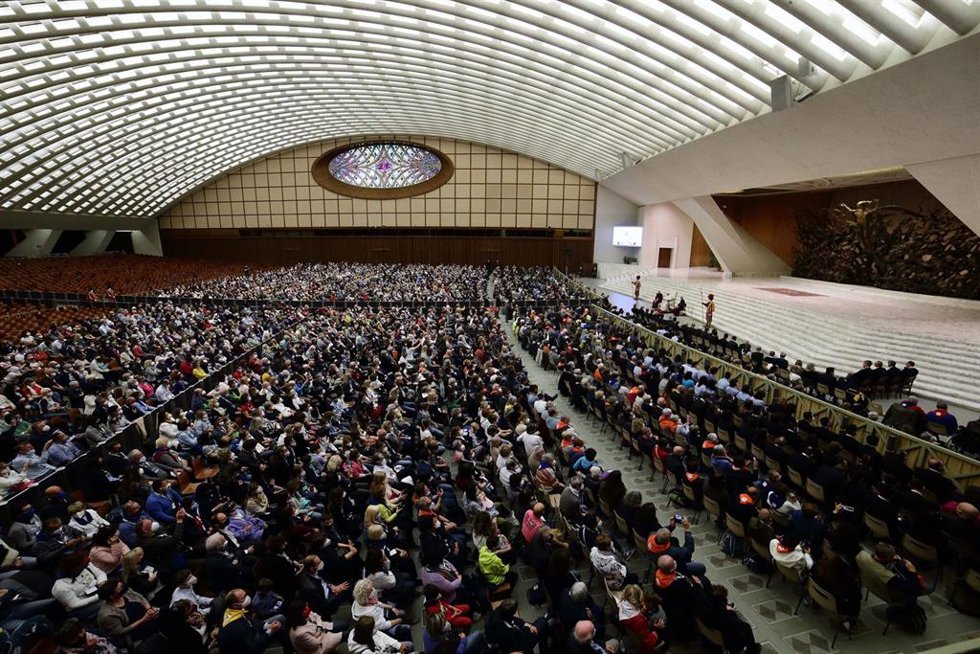 Archivo - 23 April 2022, Vatican, Vatican City: Pope Francis leads the audience to the pastoral community of "Our Lady of Tears" at St. Paul VI Hall. Photo: Evandro Inetti/ZUMA Press Wire/dpa