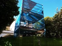 El Ayuntamiento de Sevilla realiza trabajos de mantenimiento en la Cruz de la Cerrajería