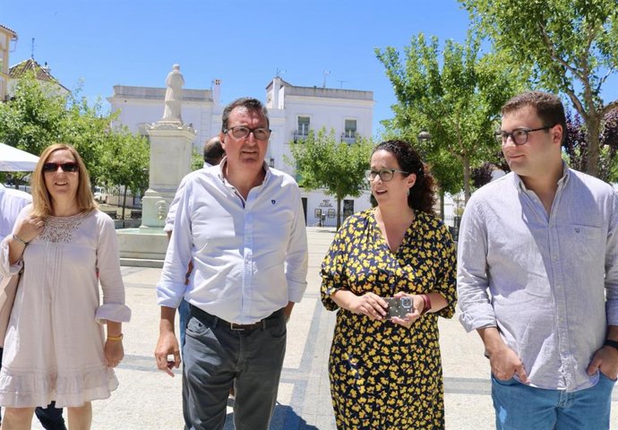 El presidente del PP de Huelva, Manuel Andrés González, en su visita a Aracena.