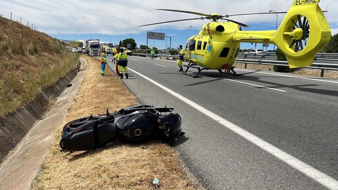 Muere un hombre al caer de su moto en la M-501