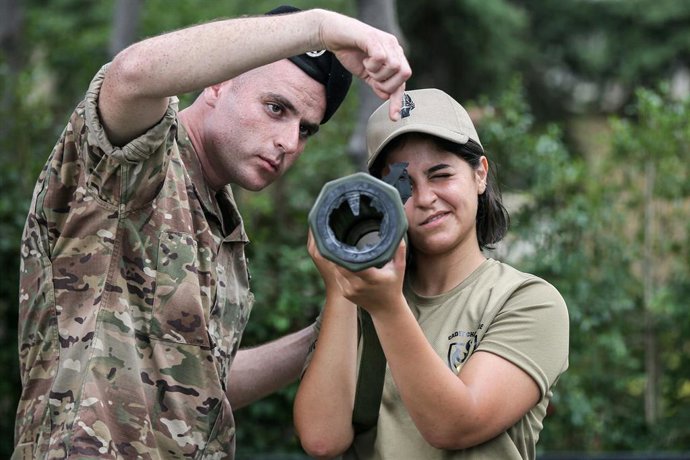 Maniobras del Ejército libanés con estudiantes 