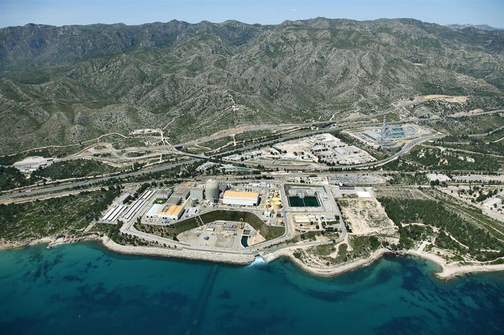 Archivo - Vista aérea de la central nuclear de Vandellós II.