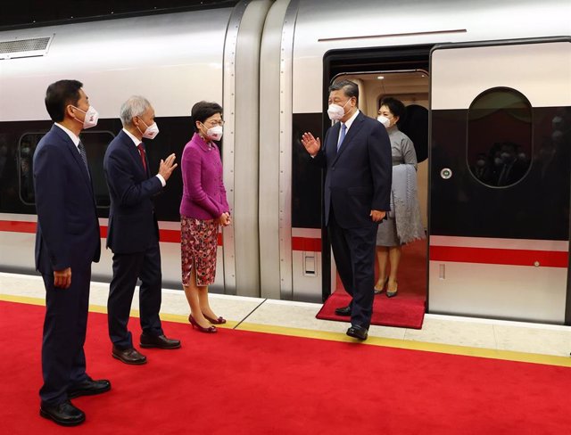 El presidente de China, Xi Jinping, llega a Hong Kong