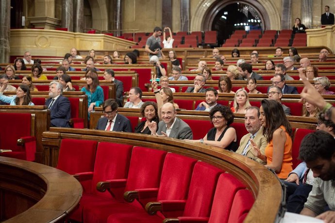 Votaciones en un pleno en el Parlament de Catalunya, a 30 de junio de 2022, en Barcelona, Cataluña (España). La sesión plenaria del Parlament ha condenado la brutal violencia policial marroquí y española en la operación del pasado viernes, 24 de jun