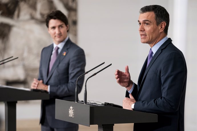 El primer ministro de Canadá, Justin Trudeau (i) y el presidente del Gobierno, Pedro Sánchez (d), comparecen después de su reunión en el Palacio de La Moncloa, a 30 de junio 