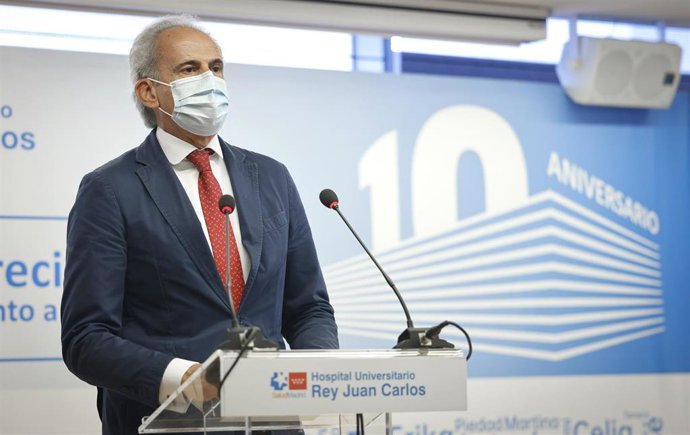 El consejero de Sanidad de la Comunidad de Madrid, Enrique Ruiz Escudero, durante el décimo aniversario del Hospital Rey Juan Carlos de Móstoles