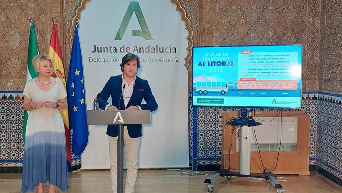 Presentación de las rutas que conectarán el interior de Almería con las playas durante el verano.