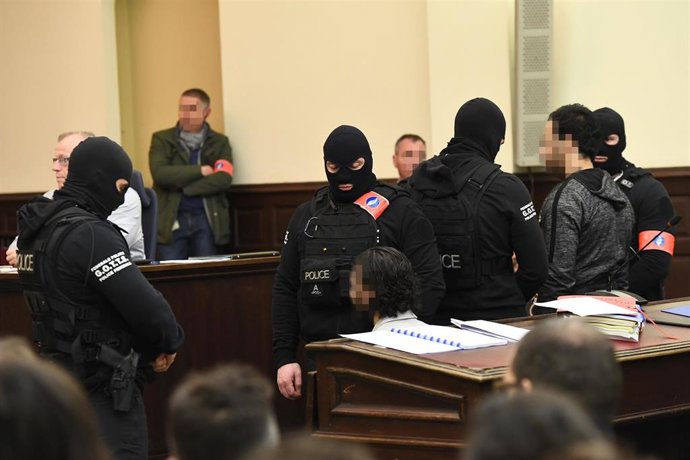 Salah Abdeslam y Sofien Ayari durante el juicio