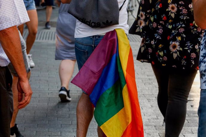 Archivo - Una bandera arcoíris durante las fiestas del Orgullo LGTB en Madrid