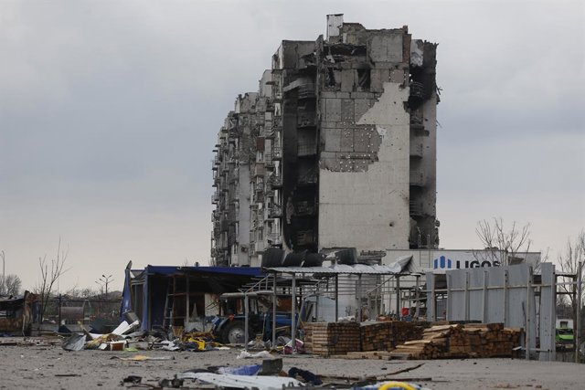 Archivo - Un edifici malmès per l'ofensiva russa a Mariúpol