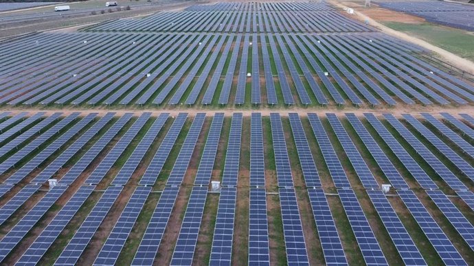 Archivo - Imagen de recurso de la planta solar de Torrepalma.