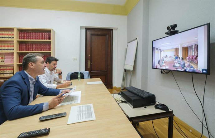 La Comisión Regional de Seguimiento del Plan Especial de Empleo en Zonas Rurales Deprimidas, presidida por el delegado del Gobierno de España en Castilla-La Mancha, Francisco Tierraseca.