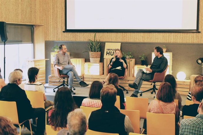 Una imagen de la presentación del informe Ecología social: la práctica del desarrollo de ecosistemas, celebrada en Impact Hub Madrid