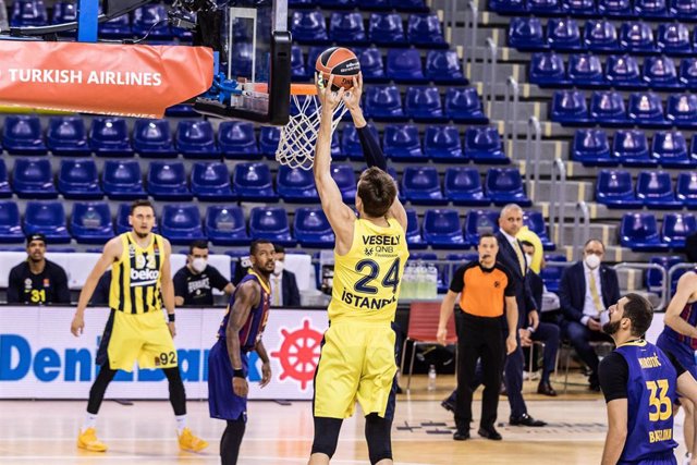 Archivo - Jan Vesely of Fenerbahce Beko Istambul during the Turkish Airlines EuroLeague match between  Fc Barcelona and Fenerbahce Beko Istambul at Palau Blaugrana on November 12, 2020 in Barcelona, Spain.