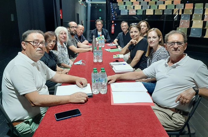 Reunión del director general del ICA, Manuel Cebrián, con los beneficiarios de la concesión de subvenciones destinadas a la modernización y gestión sostenible de infraestructuras escénicas y musicales