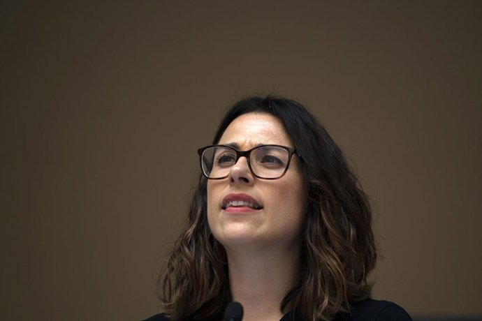 La nueva vicepresidenta y consellera de Igualdad y Políticas Inclusivas de la Generalitat, Aitana Mas, recibe la cartera de su cargo