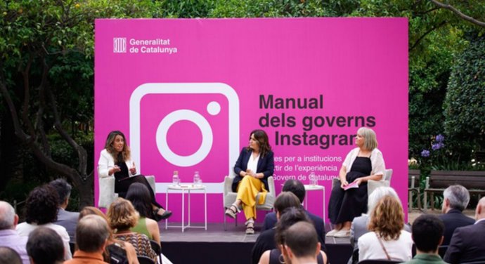 La consellera de Presidncia de la Generalitat, Laura Vilagr, i la portaveu del Govern, Patricia Plaja