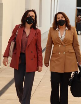 La Consejera De Agricultura, Ganadería, Pesca Y Desarrollo Sostenible En Funciones, Carmen Crespo, Y La Directora General De Calidad Ambiental Y Cambio Climático, María López.