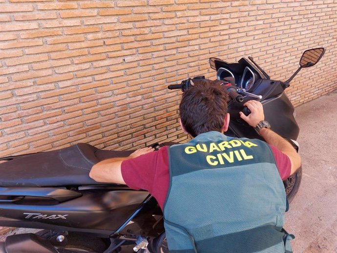 Moto recuperada por la Guardia Civil.