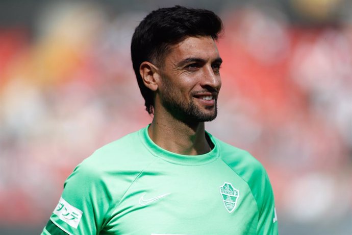 Archivo - Javier Pastore of Elche looks on during the spanish league, La Liga Santander, football match played between Rayo Vallecano and Elche CF at Campo de Futbol de Vallecas on October 17, 2021, in Madrid, Spain.