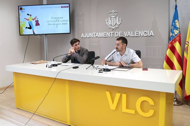 Archivo - Arxiu- L'edil d'Hisenda i Desenvolupament Innovador dels Sectors Econòmics a València, Borja Sanjuán, i el vicealcalde de la ciutat, Sergi Campillo, en la roda de premsa posterior a la Junta de Govern Local.