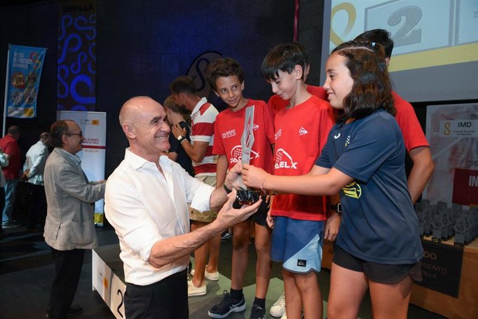 El Alcalde de Sevilla, Antonio Muñoz, en la ceremonia de entrega de premios de los Juegos Deportivos Municipales de Isla Mágica celebrada esta semana.