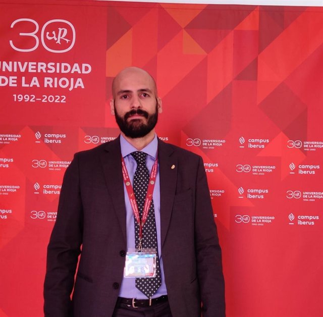 El profesor de Relaciones Internacionales de la UNED, Andrés de Castro, en un curso de verano de la UR