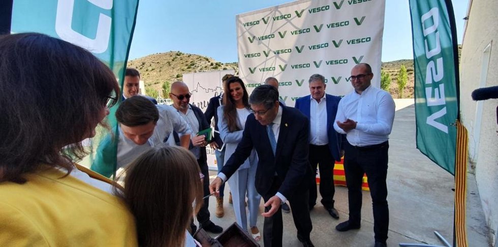 El vicepresidente y consejero de Industria, Competitividad y Desarrollo Empresarial, Arturo Aliaga  durante la presentación del proyecto de la empresa minera ucraniana Vesco en Andorra.