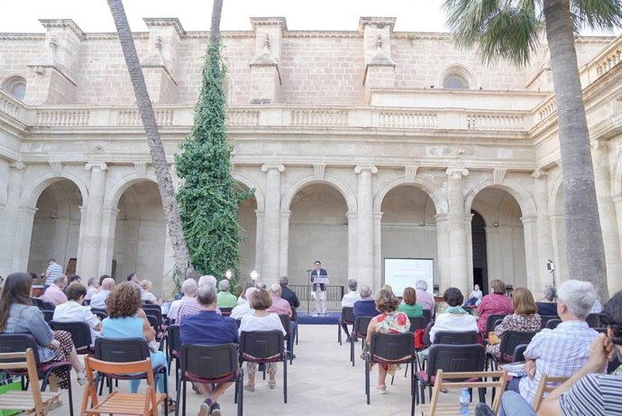 Presentación de la Revista Velezana.