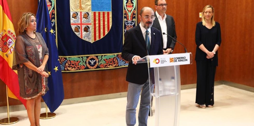 El presidente de Aragón, Javier Lambán, y el presidente de la empresa Sceye, Mikkel Vestergaard, anuncian la instalación en el aeropuerto de Teruel del primer estratopuerto de España y de los primeros de Europa.