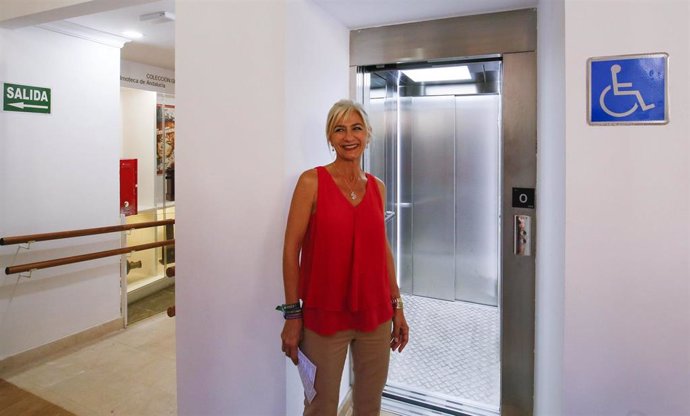 La consejera de Cultura y Patrimonio Histórico de la Junta en funciones, Patricia del Pozo, visita las obras de accesibilidad que se han llevado a cabo en la Filmoteca de Andalucía.