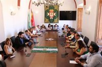 El PP provincial lamenta la moción de censura en Lora (Sevilla) y condena las "actitudes violentas" en el Pleno