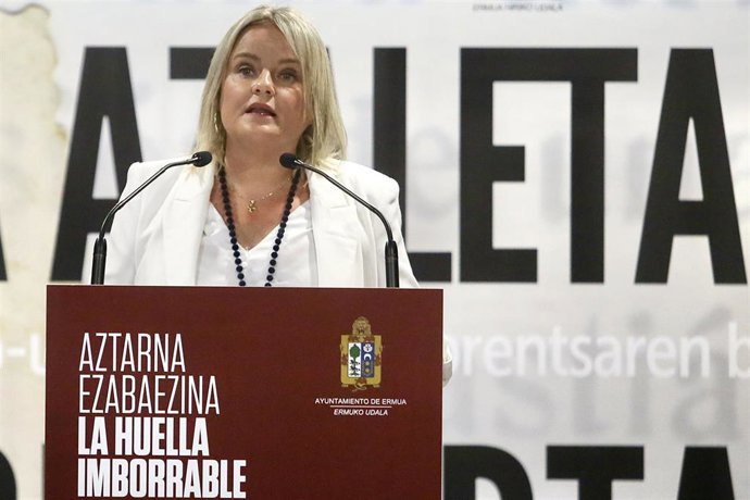 Mariamar Blanco, hermana de Miguel Ángel Blanco, interviene en la inauguración de la exposición El terror a portada. 60 años del terrorismo en España a través de la prensa, en el Izarra Centre de Ermua