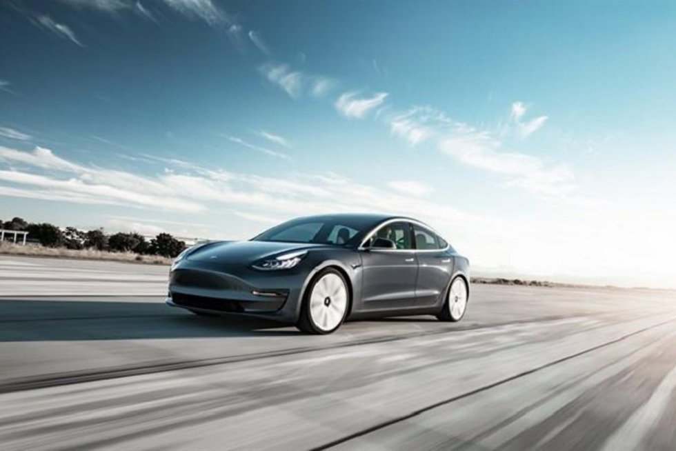 Archivo - Economía/Motor.- El Tesla Model 3, el coche eléctrico más vendido en España en 2021, con un aumento de más del 134%
