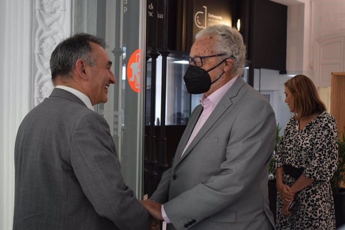 El Defensor del Pueblo andaluz, Jesús Maeztu, con el secretario de Estado para la Agenda 2030, Enrique Santiago