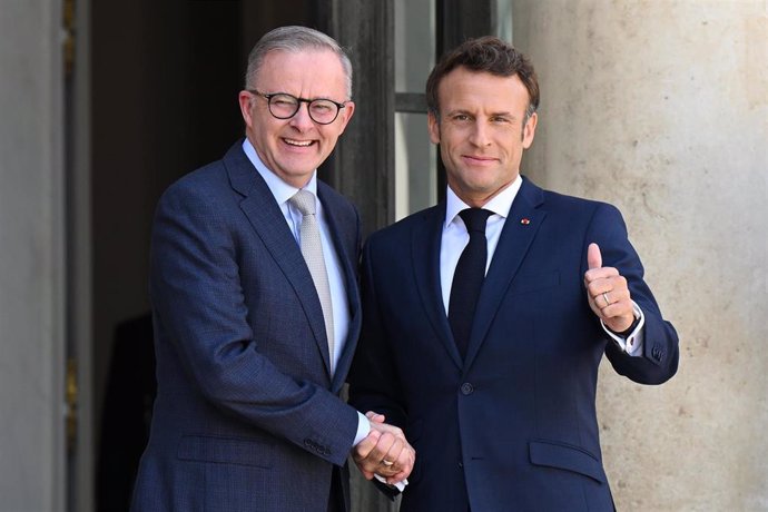 El primer ministro australiano, Anthony Albanese, junto al presidente francés, Emmanuel Macron.